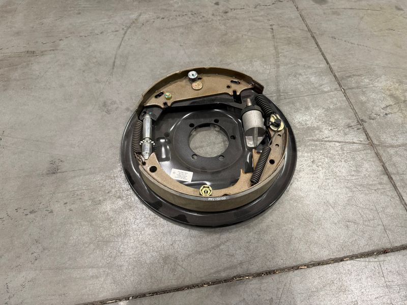 12 1/4 X 3 3/8 RH HYDRAULIC BRAKE, 10K GD AXLES, 7 HOLE, DUST SHIELD