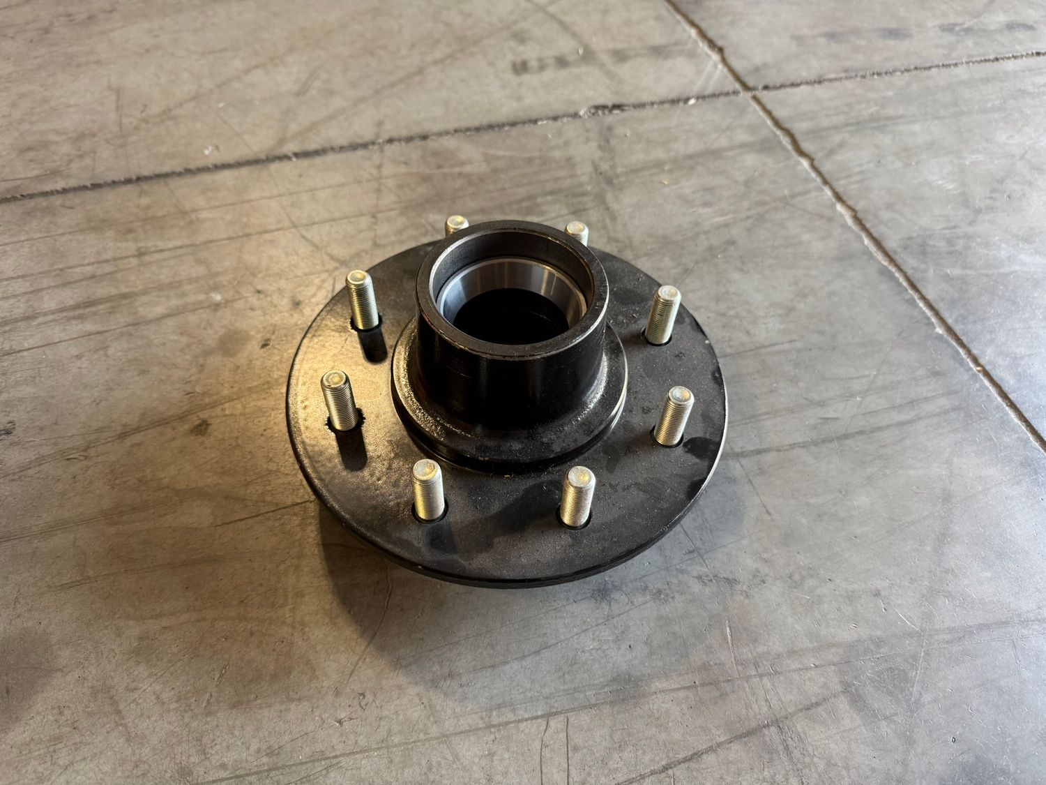 7K IDLER HUB 8 ON 6.5" WITH 9/16" STUD