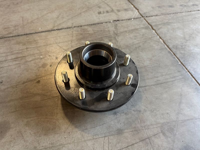 7K IDLER HUB 8 ON 6.5" WITH 9/16" STUD