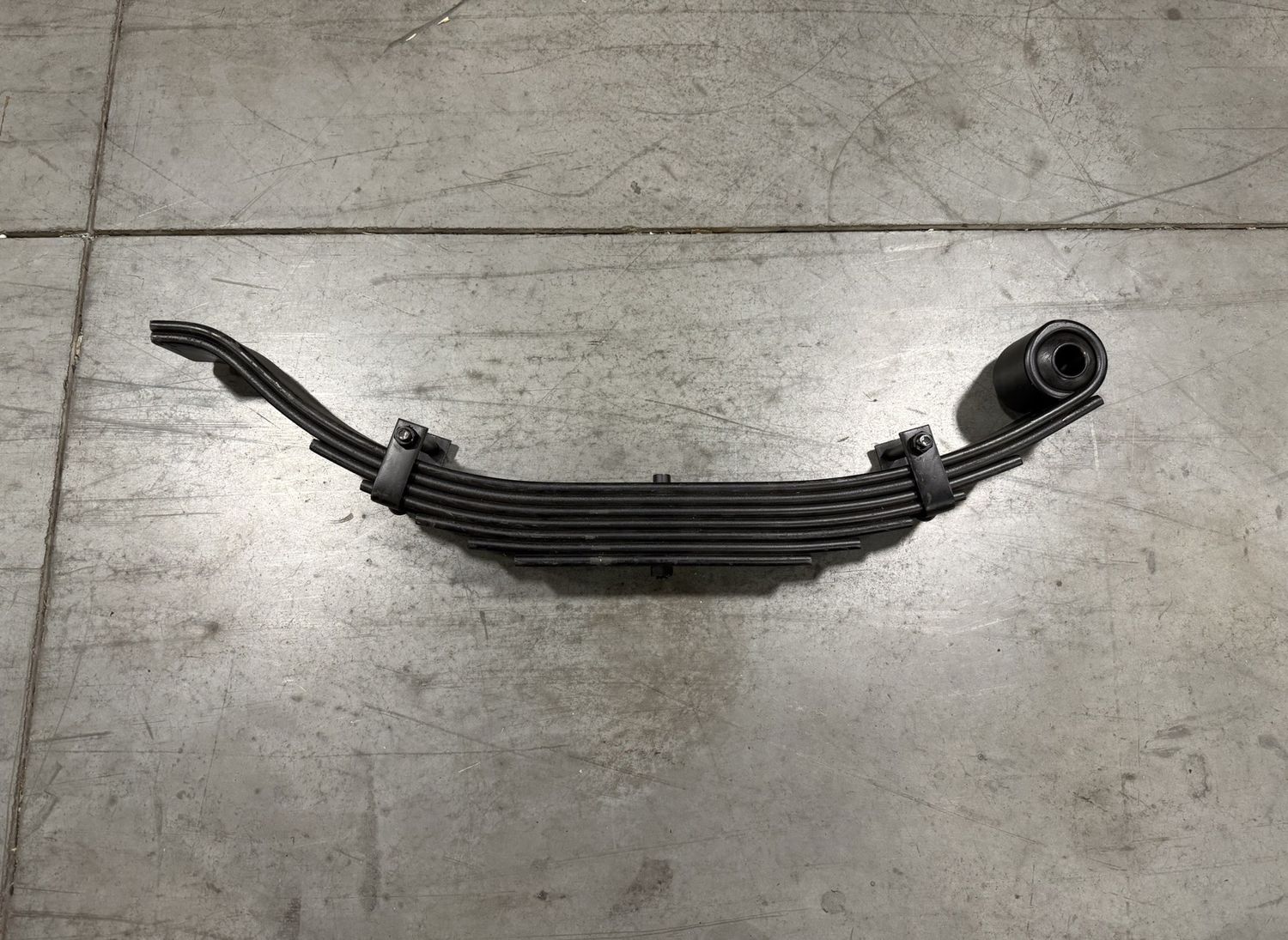 7 LEAF SLIPPER SPRING FOR 15K AXLES, 30" FREE LENGTH, 3" WIDE, 1" EYE DIAMETER