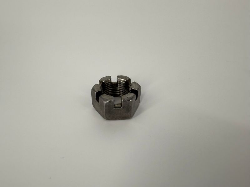 1"-14 6 SLOT HEX SPINDLE NUT ( 006-001-00)