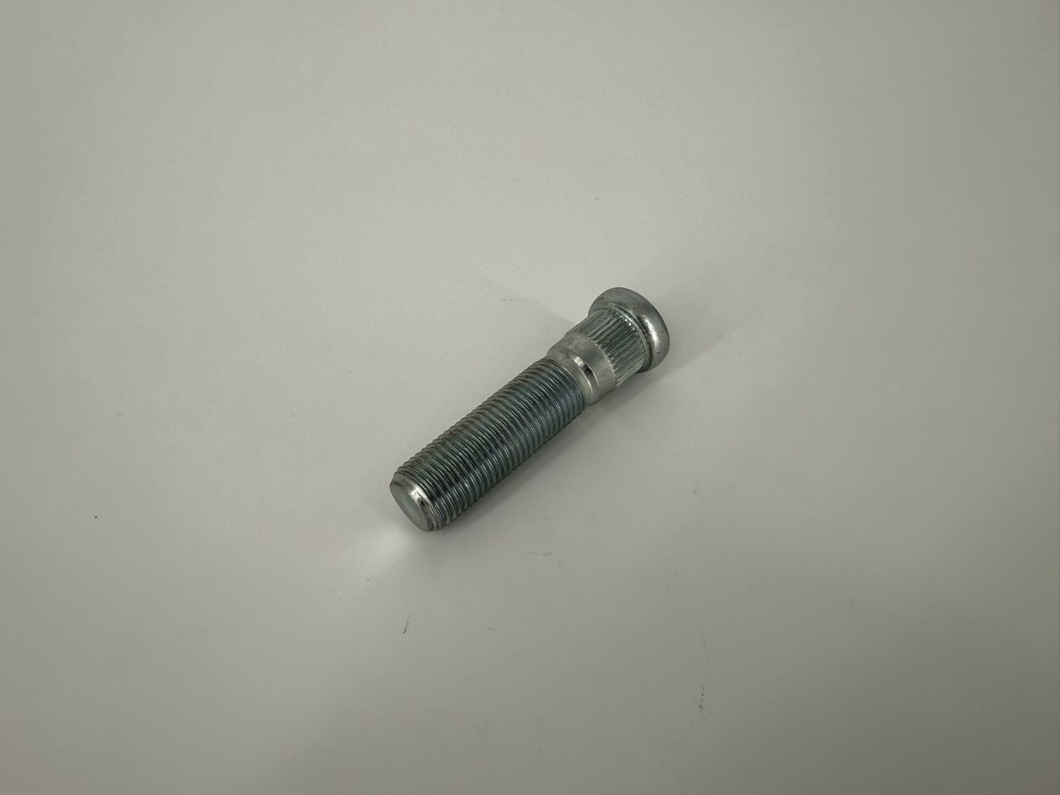 WHEEL STUD 2.25" X 9/16"-18 X .62" KNURL