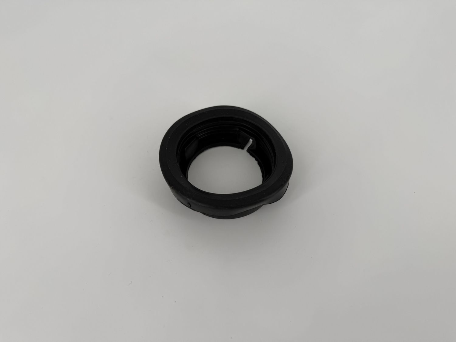 GROMMET FOR 2-1/2" ROUND LIGHT FLUSH / OPEN BACK