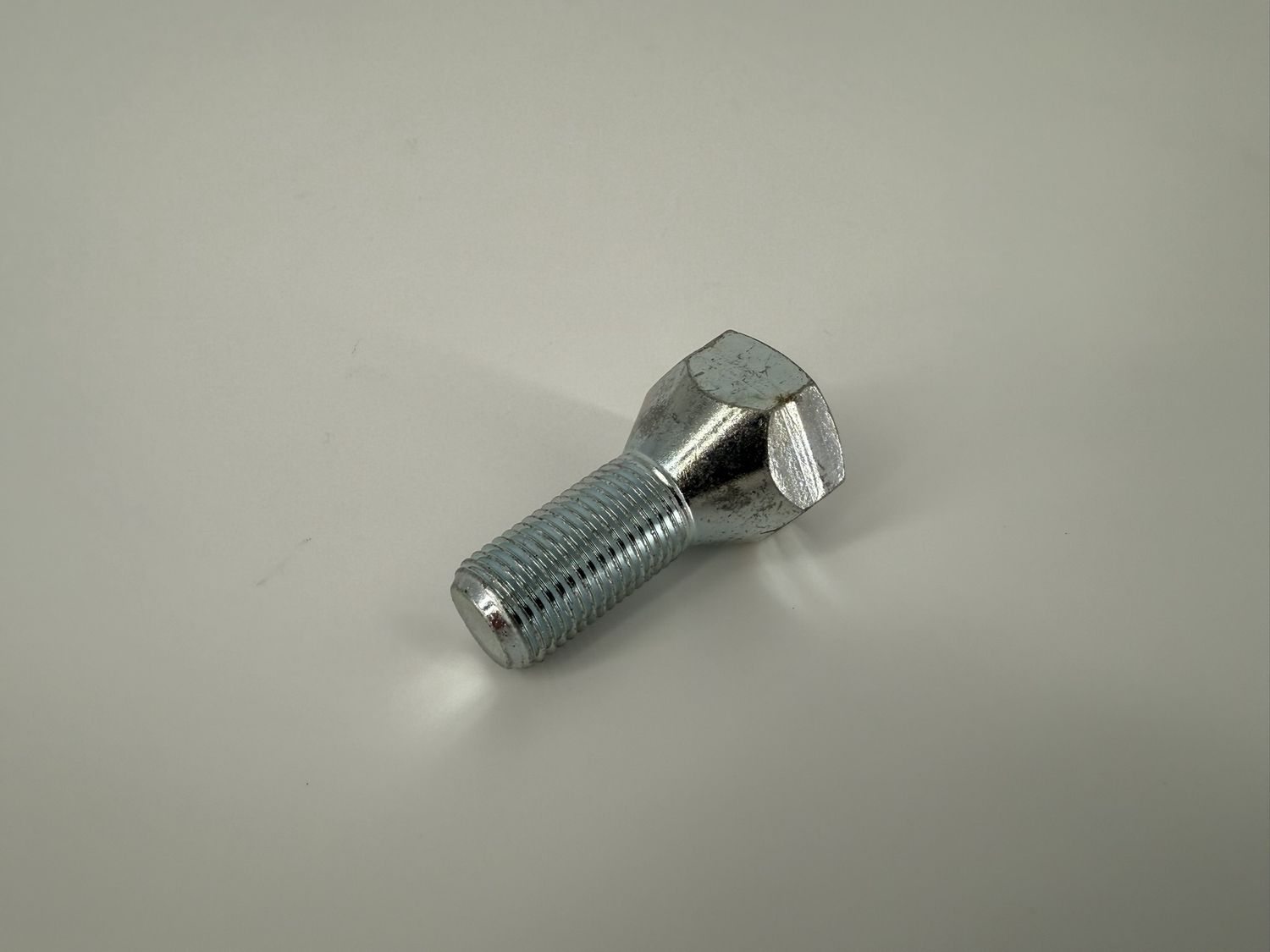 WHEEL BOLT, 1/2" DIA, 13/16" HEAD, 7/8" LONG, 60 DEGREE CONE