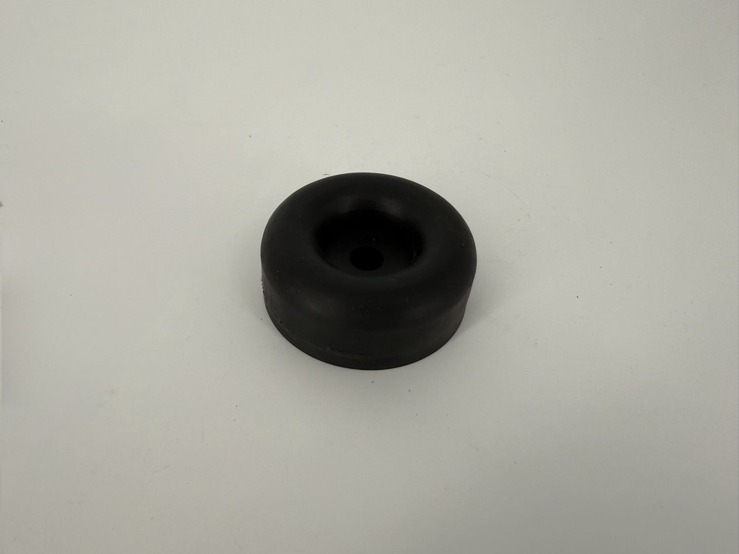 2-1/2" OD X 3/8" ID ROUND RUBBER BUMPER