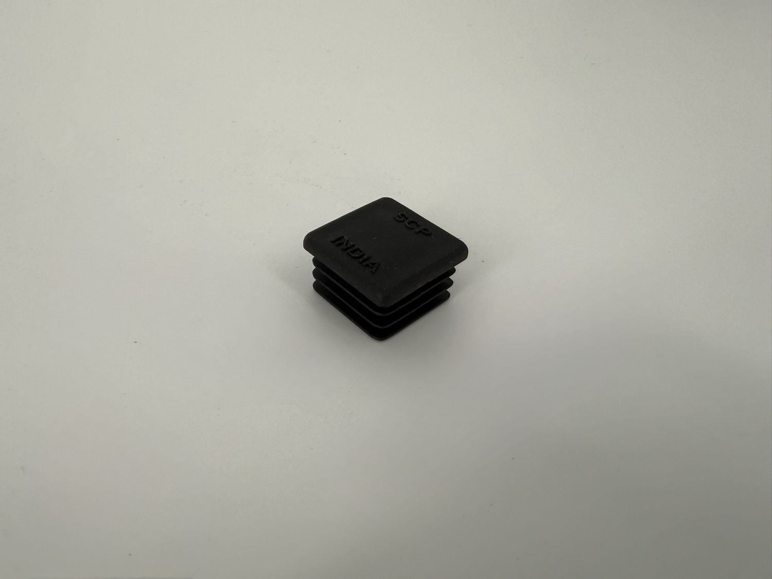 PLASTIC TUBING PLUG 1-1/4" SQ 14,11GA