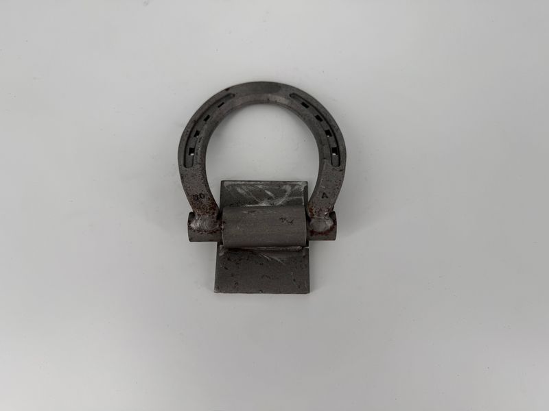 HORSESHOE STALL TIE DOWN