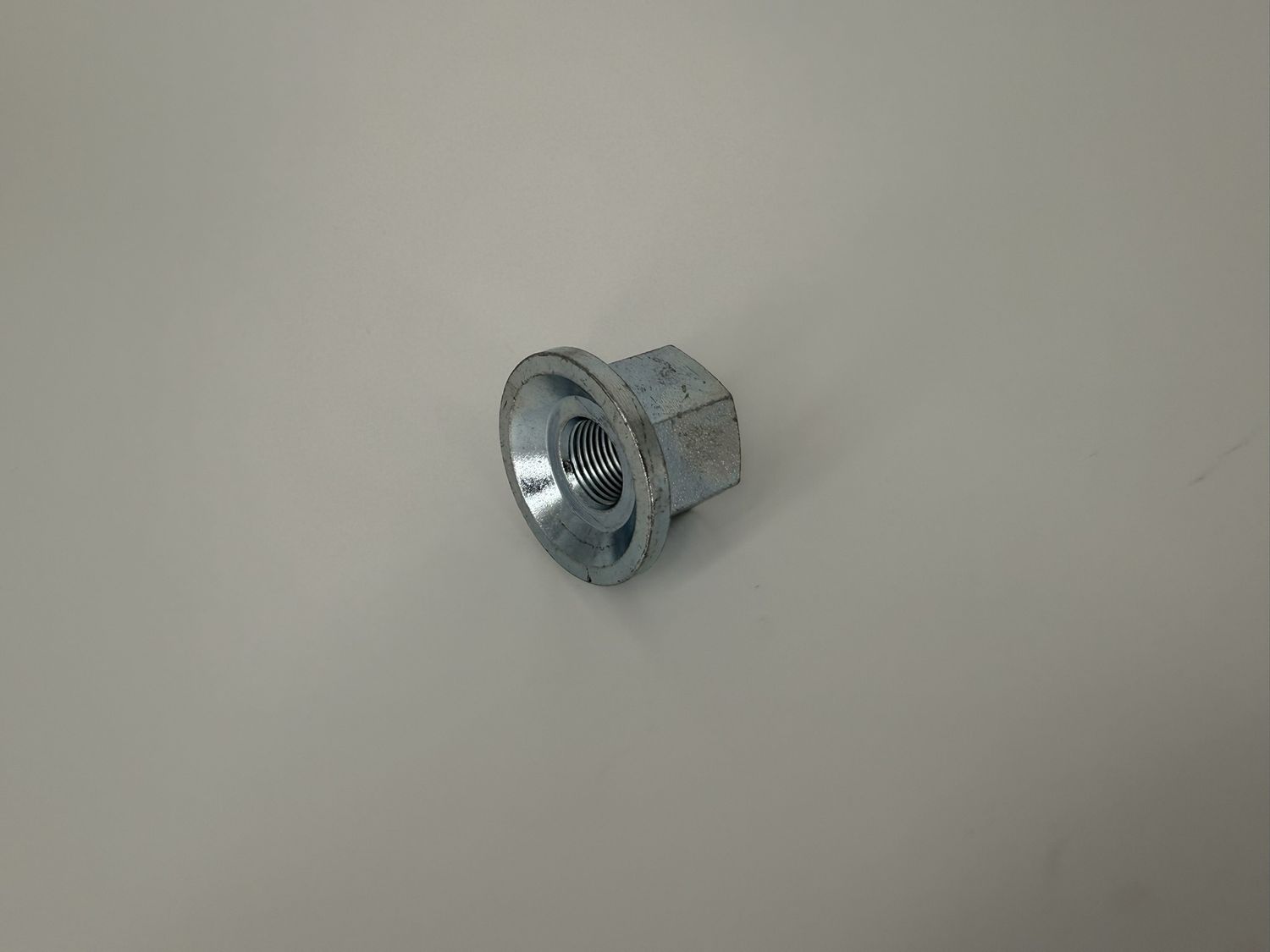 5/8"-18 FLANGED LUG NUT FOR HD AXLES