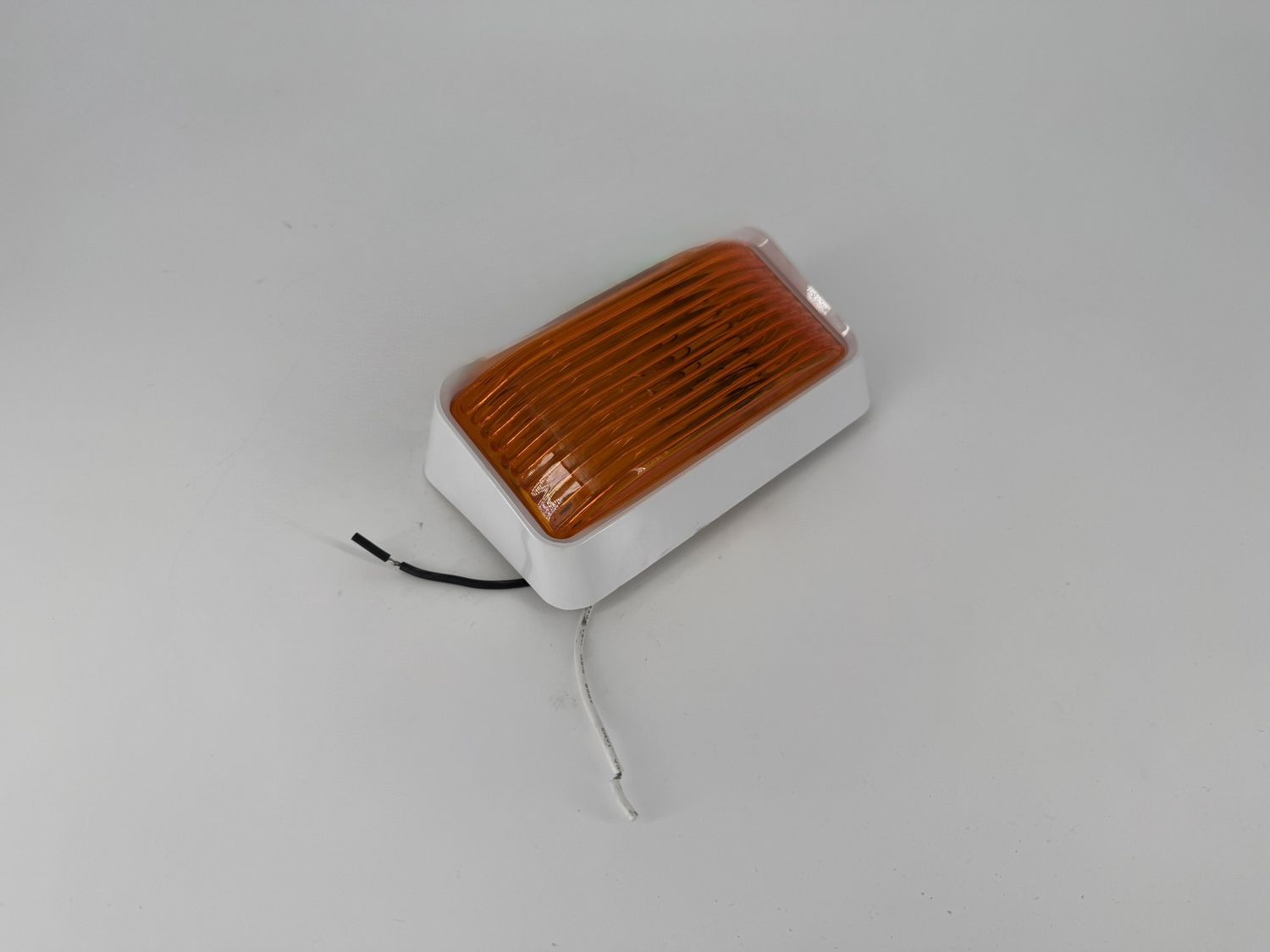 RV PORCH LIGHT AMBER WITH OUT SWITCH