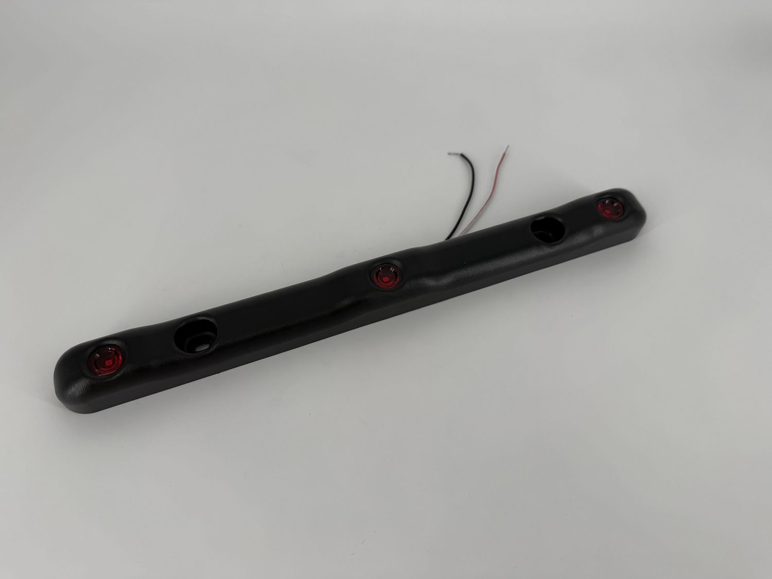 TRI-BAR RED RED LENS BLACK BODY