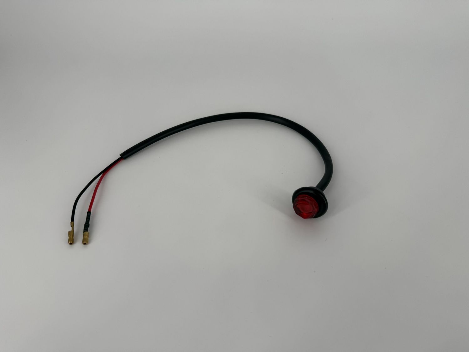 3/4" LED MARKER W/ GROMMET RED