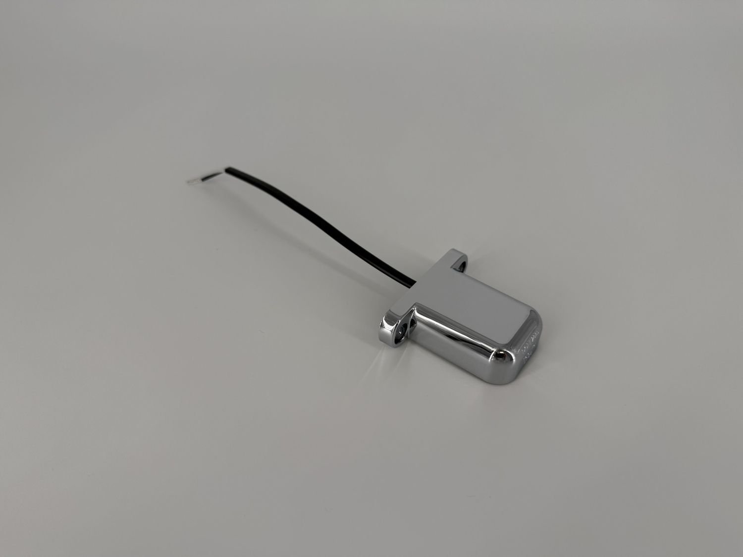 CHROME LICENSE PLATE LIGHT VERTICAL PLANE MOUNT