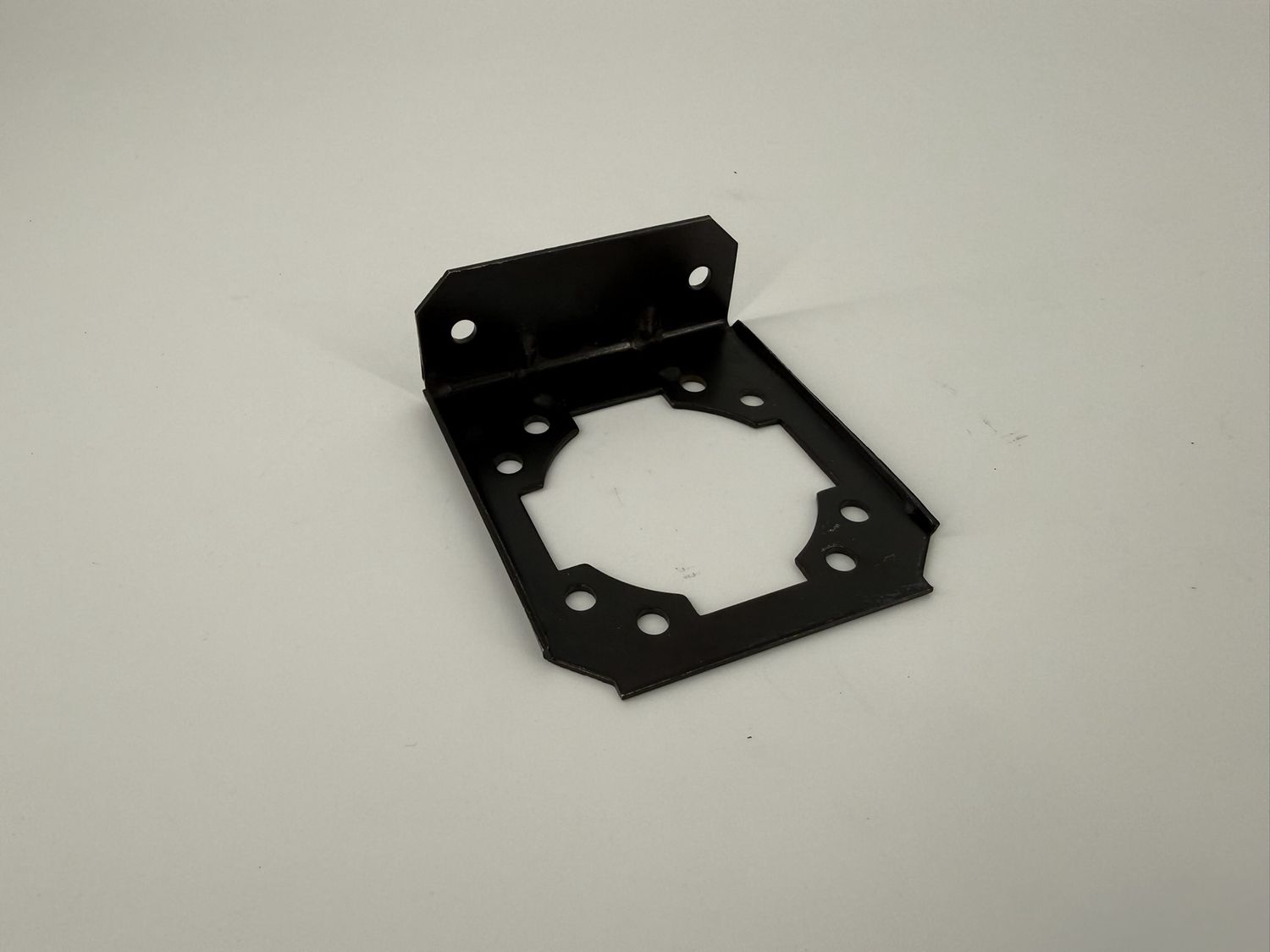 METAL BRACKET FOR 7 POLE RV CONNECTOR