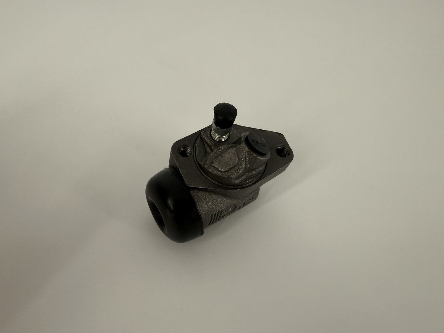 RH SINGLE SERVO WHEEL CYLINDER FOR 10-12" HYD. BRAKES