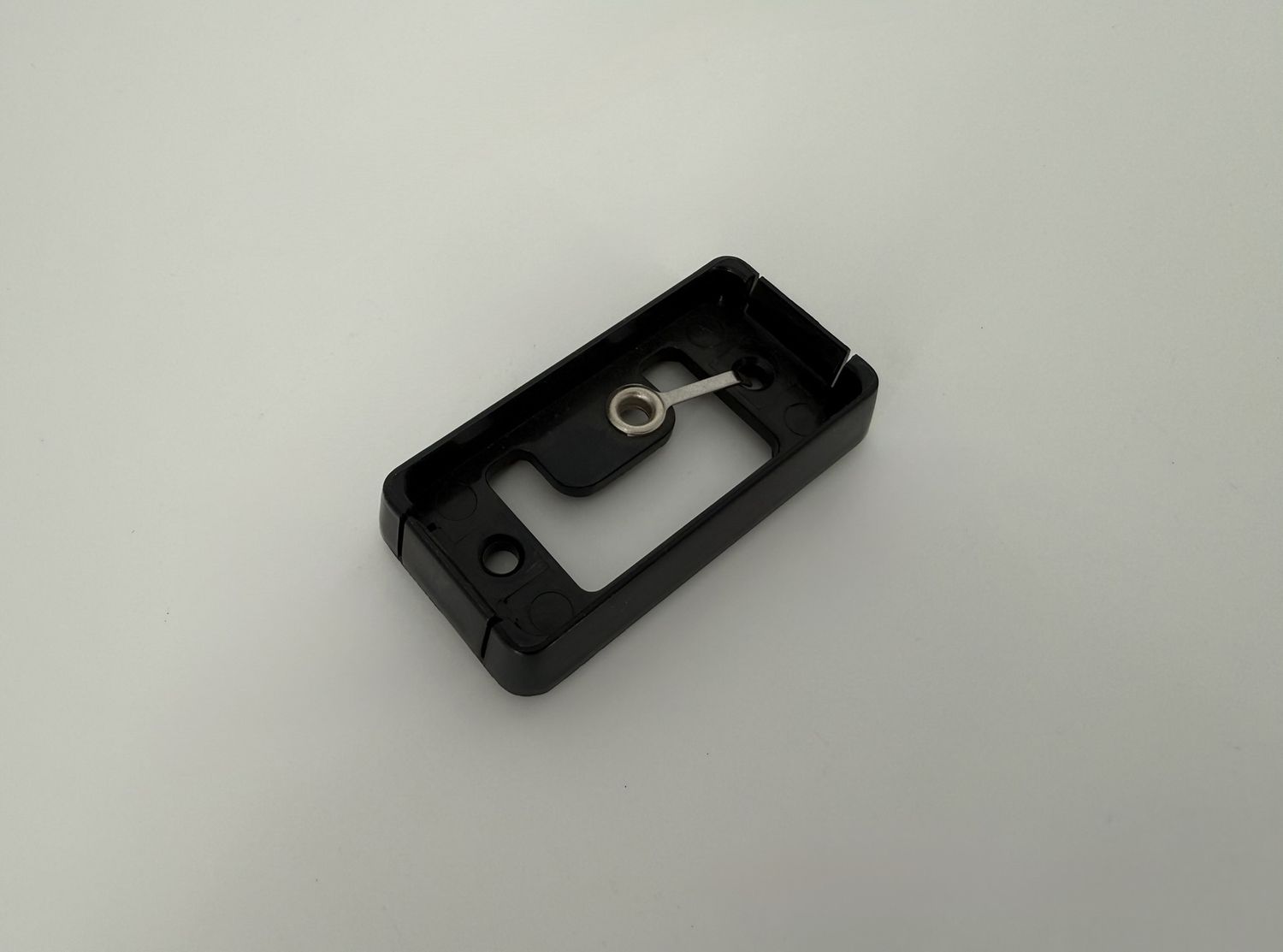 BLACK BASE FOR 1-1/2" X 2" MARKER / CLEARANCE LIGHTS
