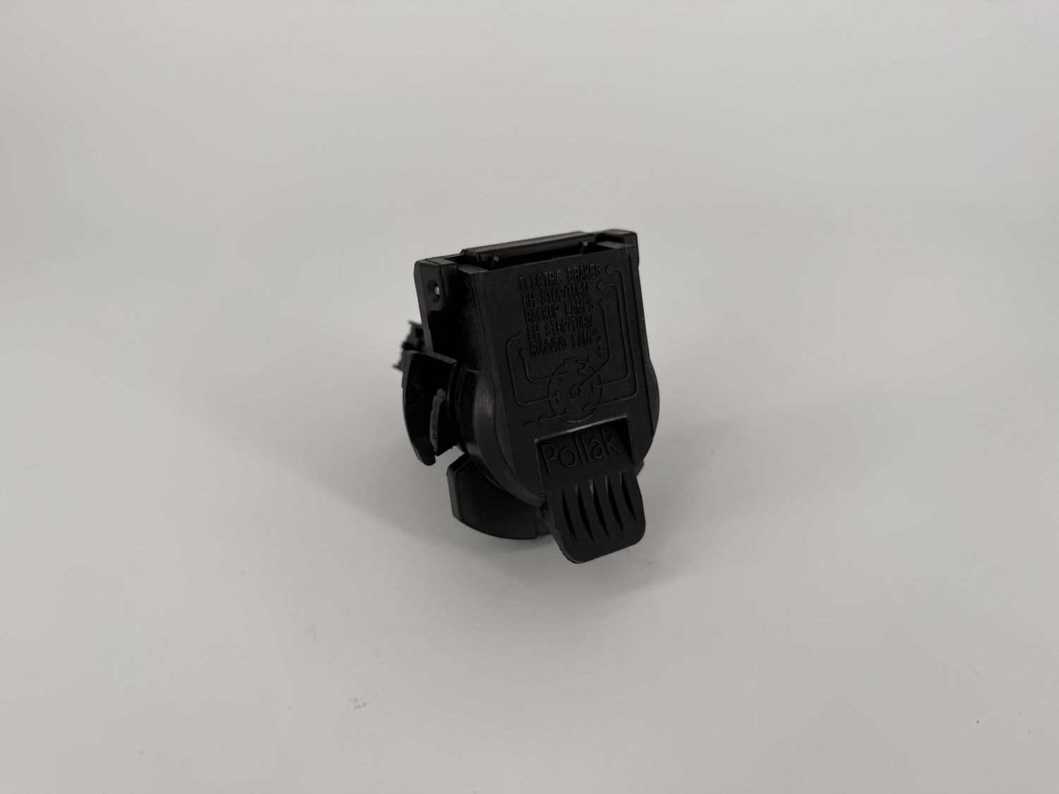 GM TWIST LOCK BUMPER 7 WAY RV SOCKET