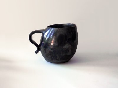 Leaning Mug, glossy ebony