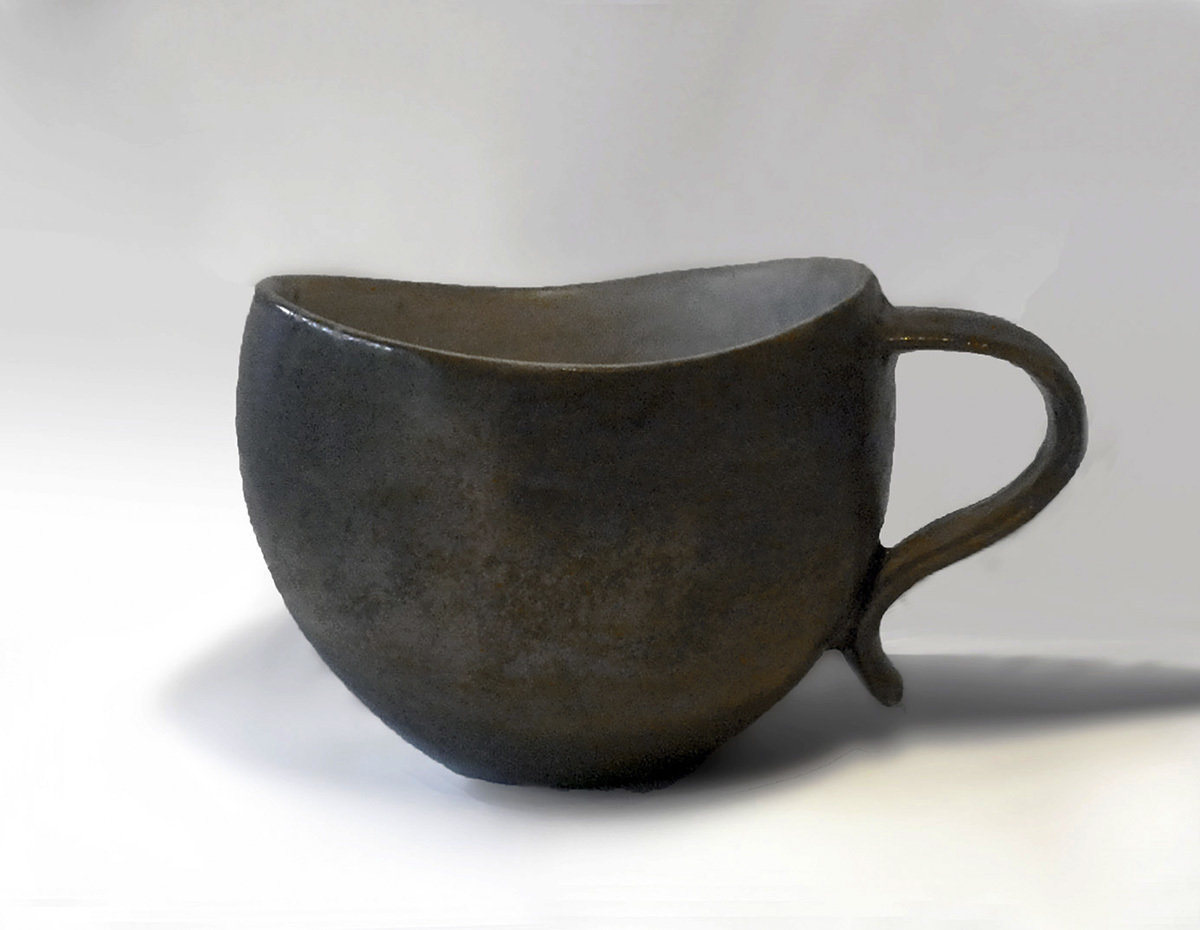 Curvy Lip Mug in Bronze with Light Gray Interior