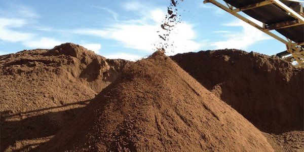 R Topsoil Screened_ Full load (14 yds )