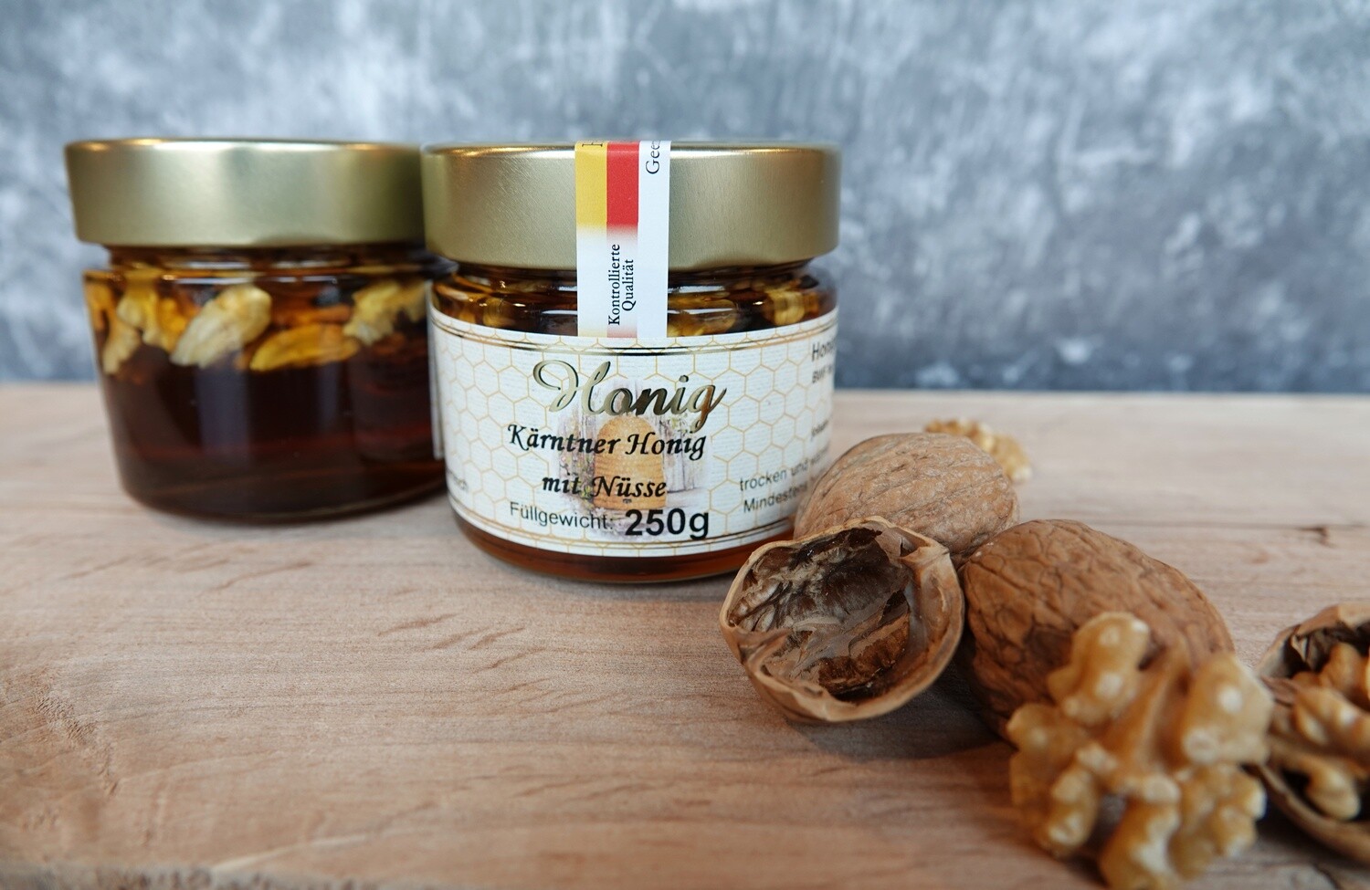 Kärntner Bienenhonig mit Walnüsse - Imkerei Zmölnig