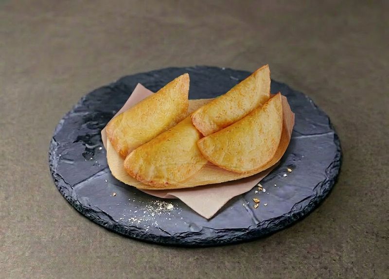 EMPANADA DE VERDE DE CARNE