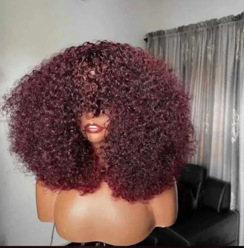 Peluca rizada borgoña 16 pulgadas sin frontal flequillo