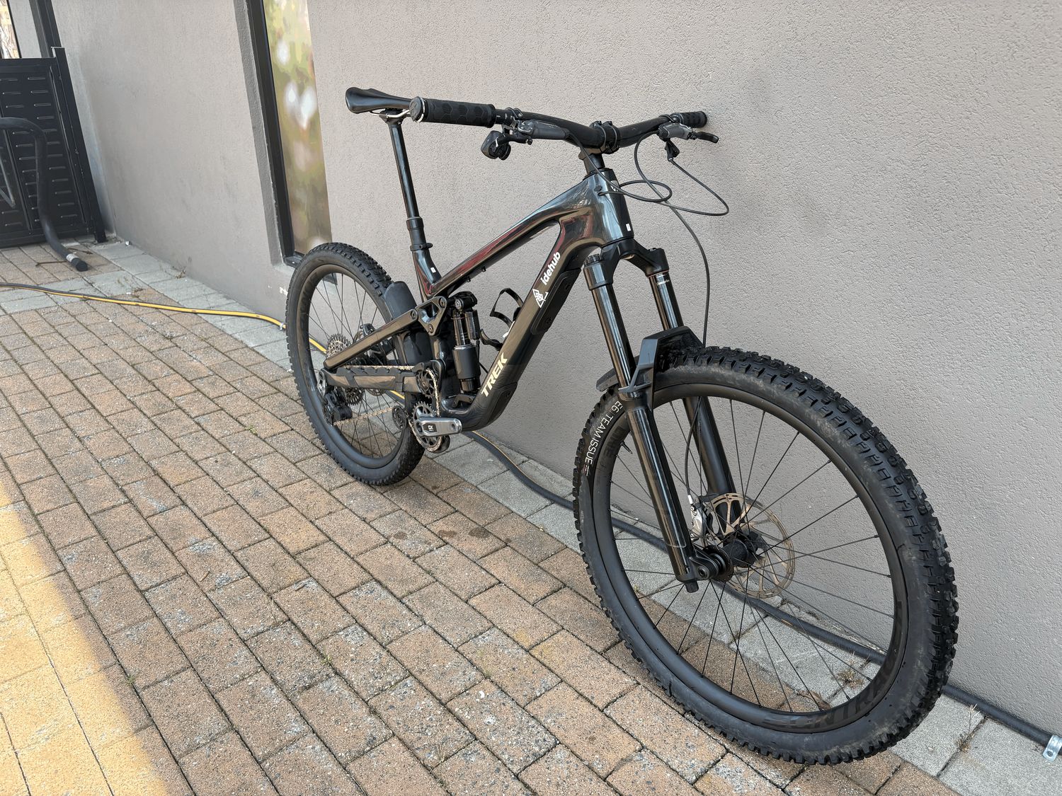 Ex-Rental TREK Slash 9.8 GX AXS Daintree 2024 - M Ex-Rental TREK Slash 9.8 GX AXS Daintree 2024 - M