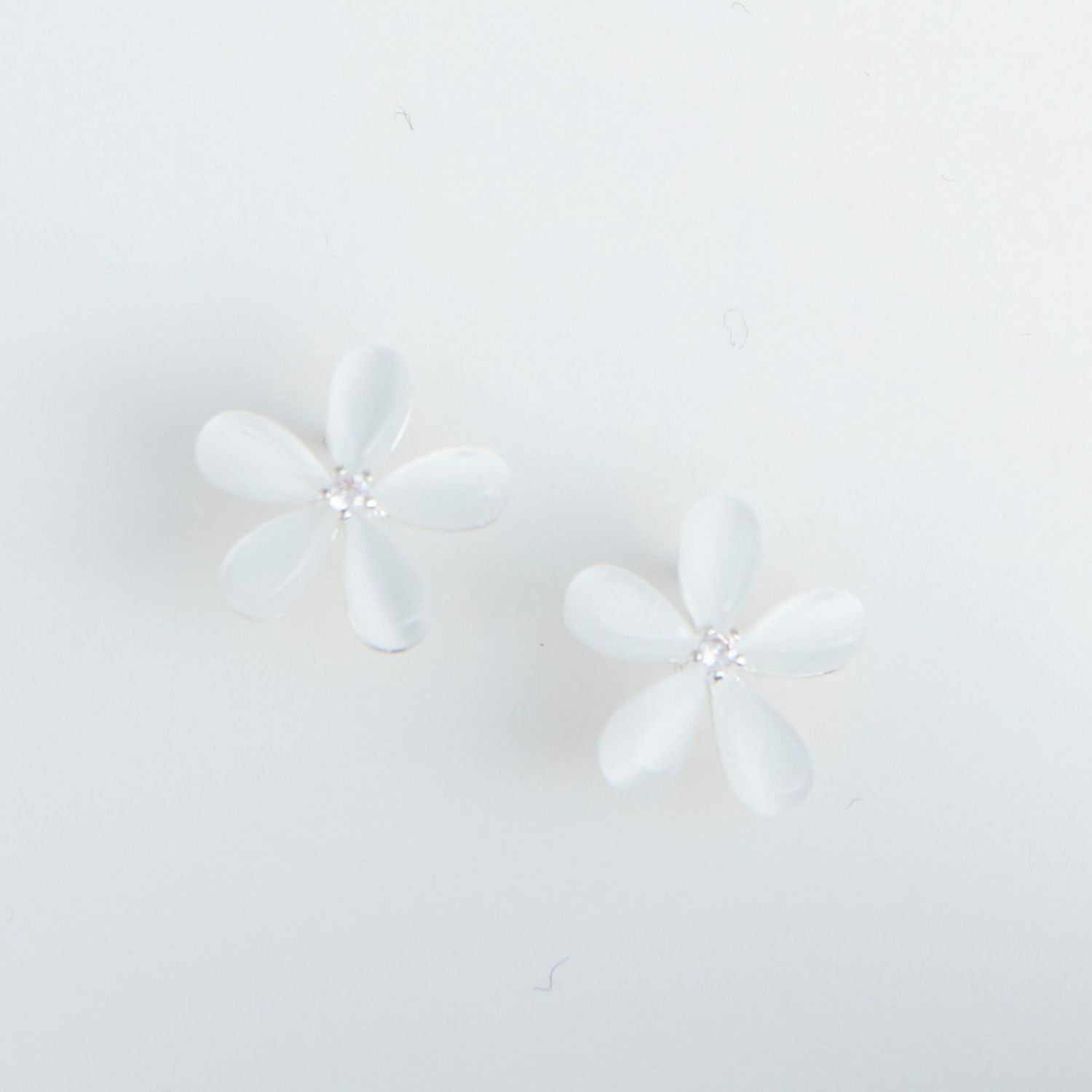 Ear Sense - White Cateye Flower Earrings - Silver