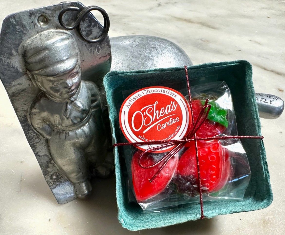 Farmer Market Style Gummy “Strawberries w/ Basket” 1/2lb Farmer Market Style Gummy “Strawberries w/ Basket” 1/2lb