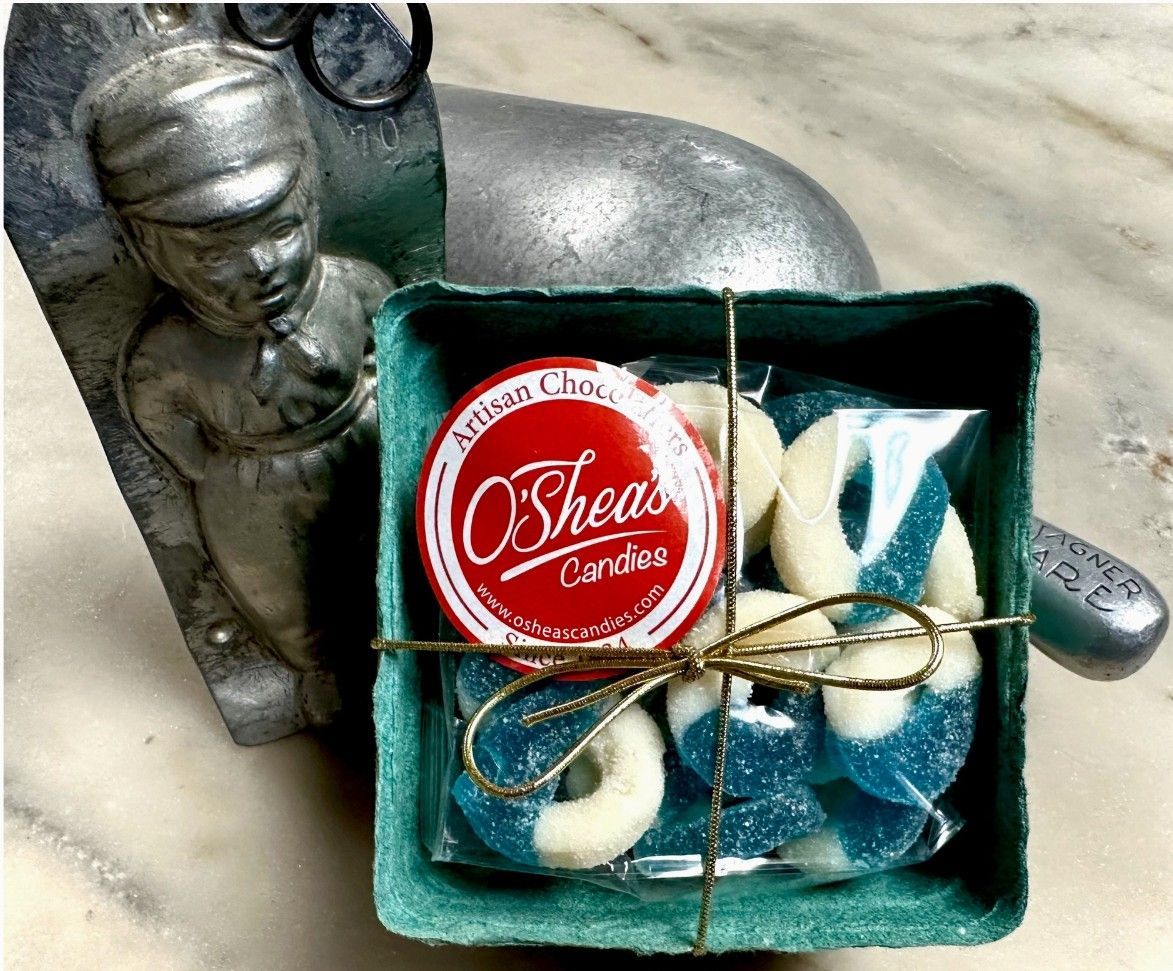 Farmer Market Style Gummy ? Blueberry Rings W/Basket 1/2lb