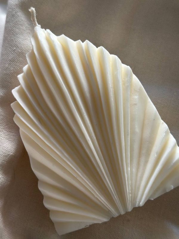 Palm Sculptural Candle - 6 x 3 in