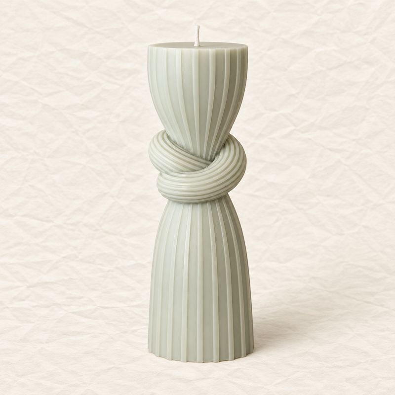 Pillar with Knot Candle