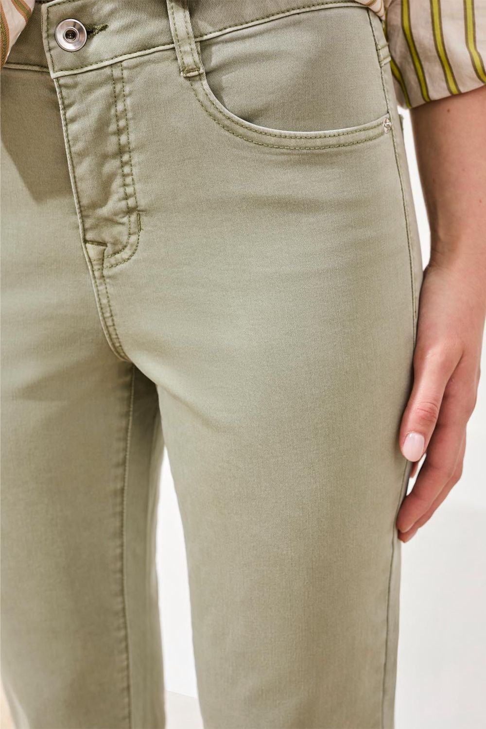 Jean Sophia Straight Hugging Ankle