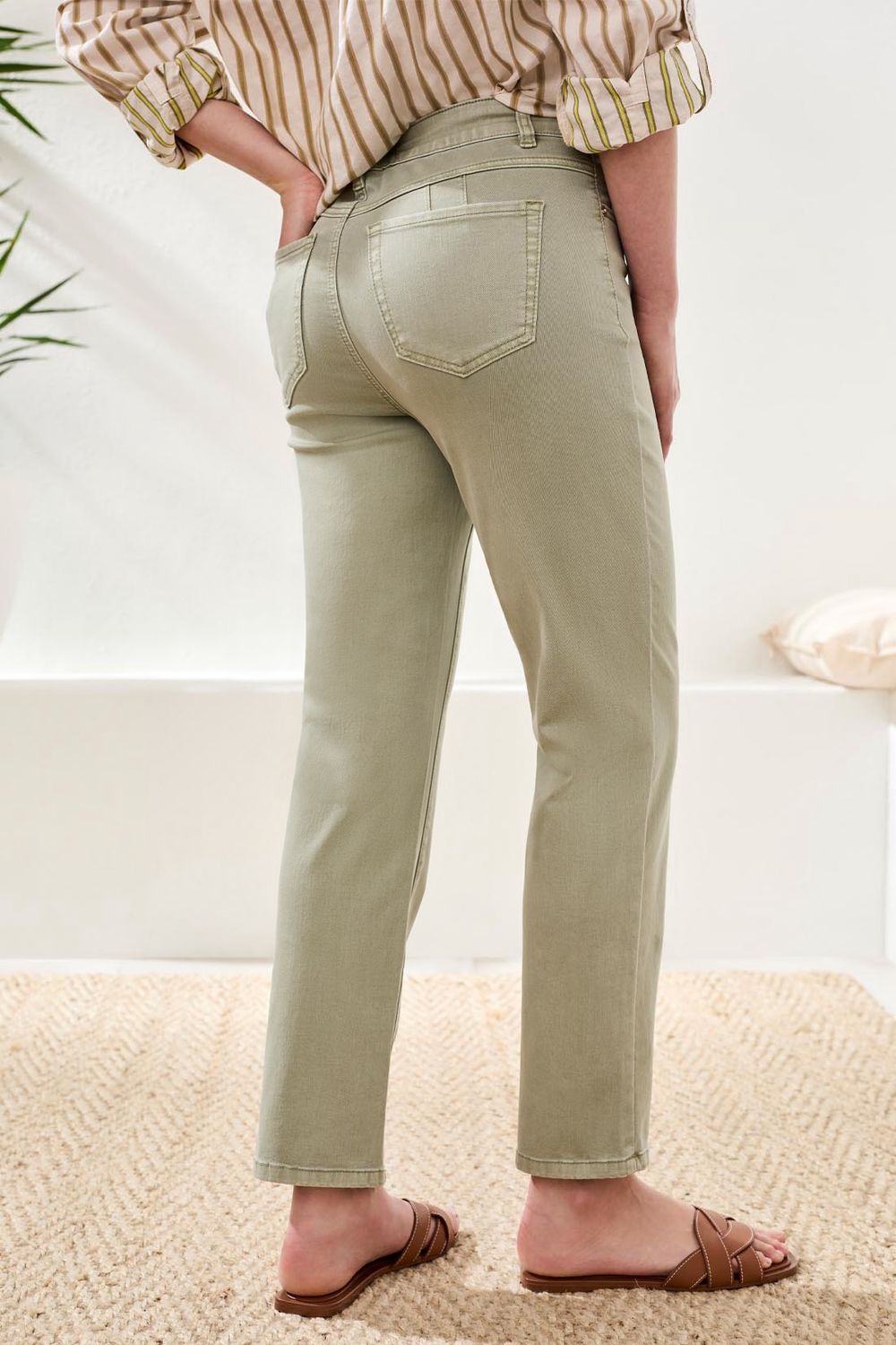 Jean Sophia Straight Hugging Ankle