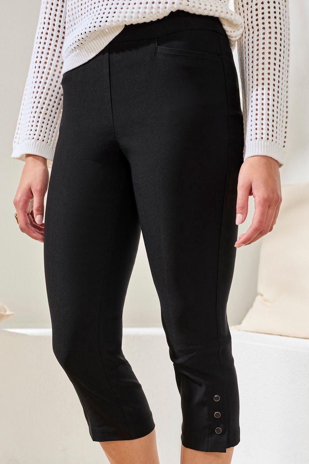 Capri Flatten it Pull on with Snap Vent, Colour: Black, Size: 4