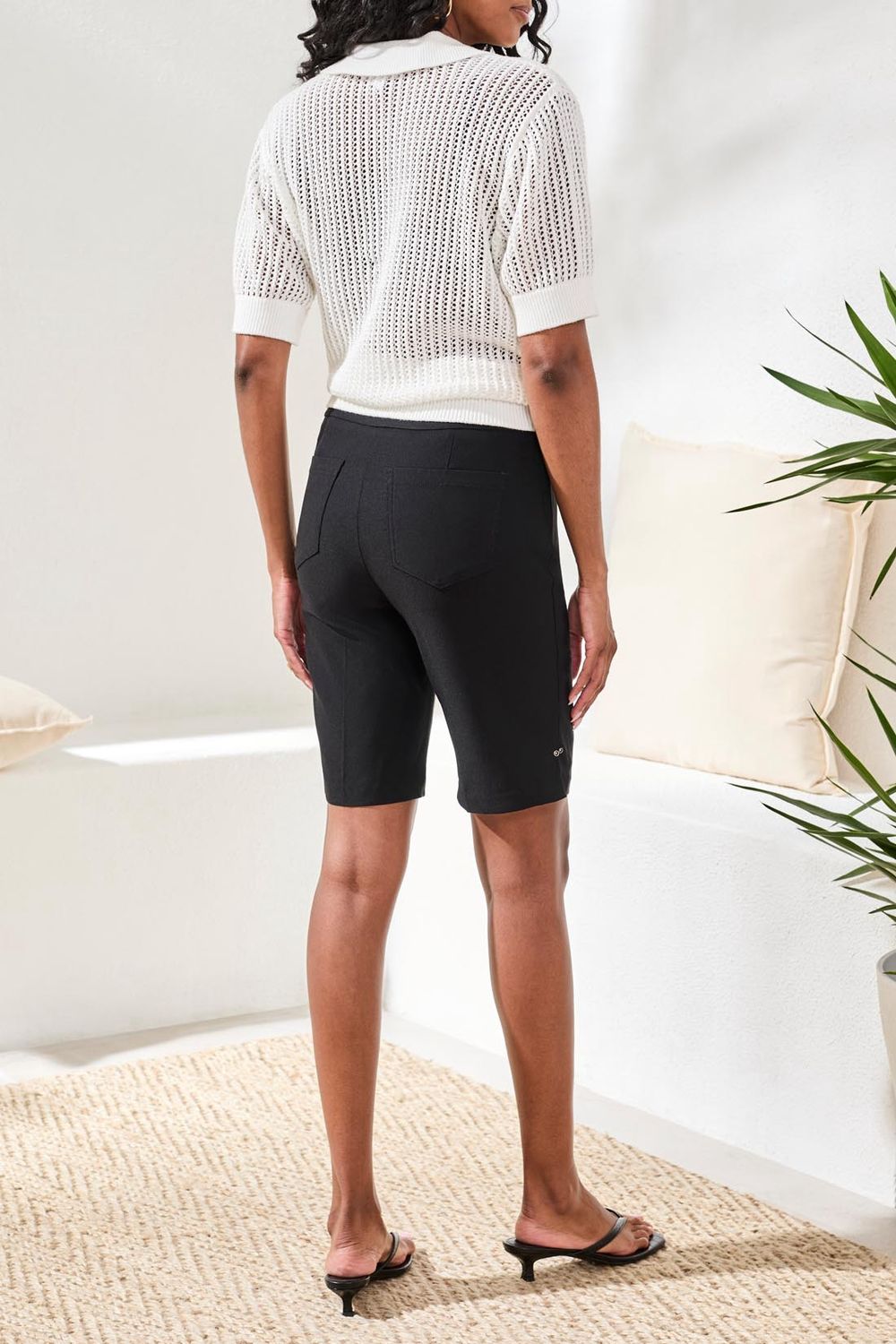 Shorts Pull on Flatten it with Side Slits