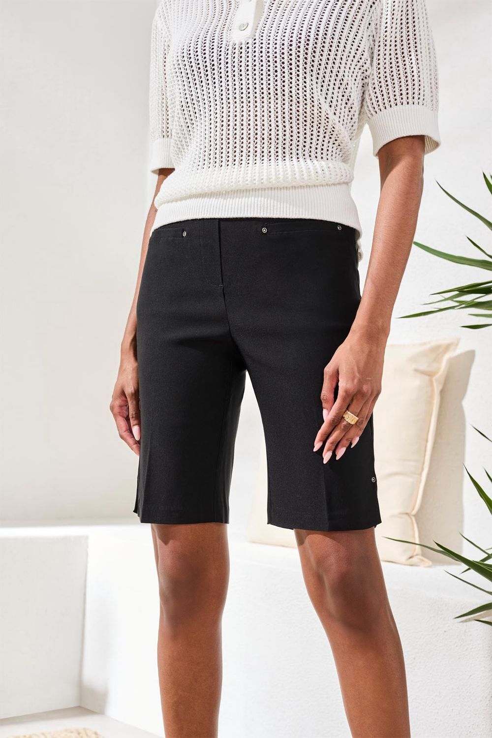 Shorts Pull on Flatten it with Side Slits