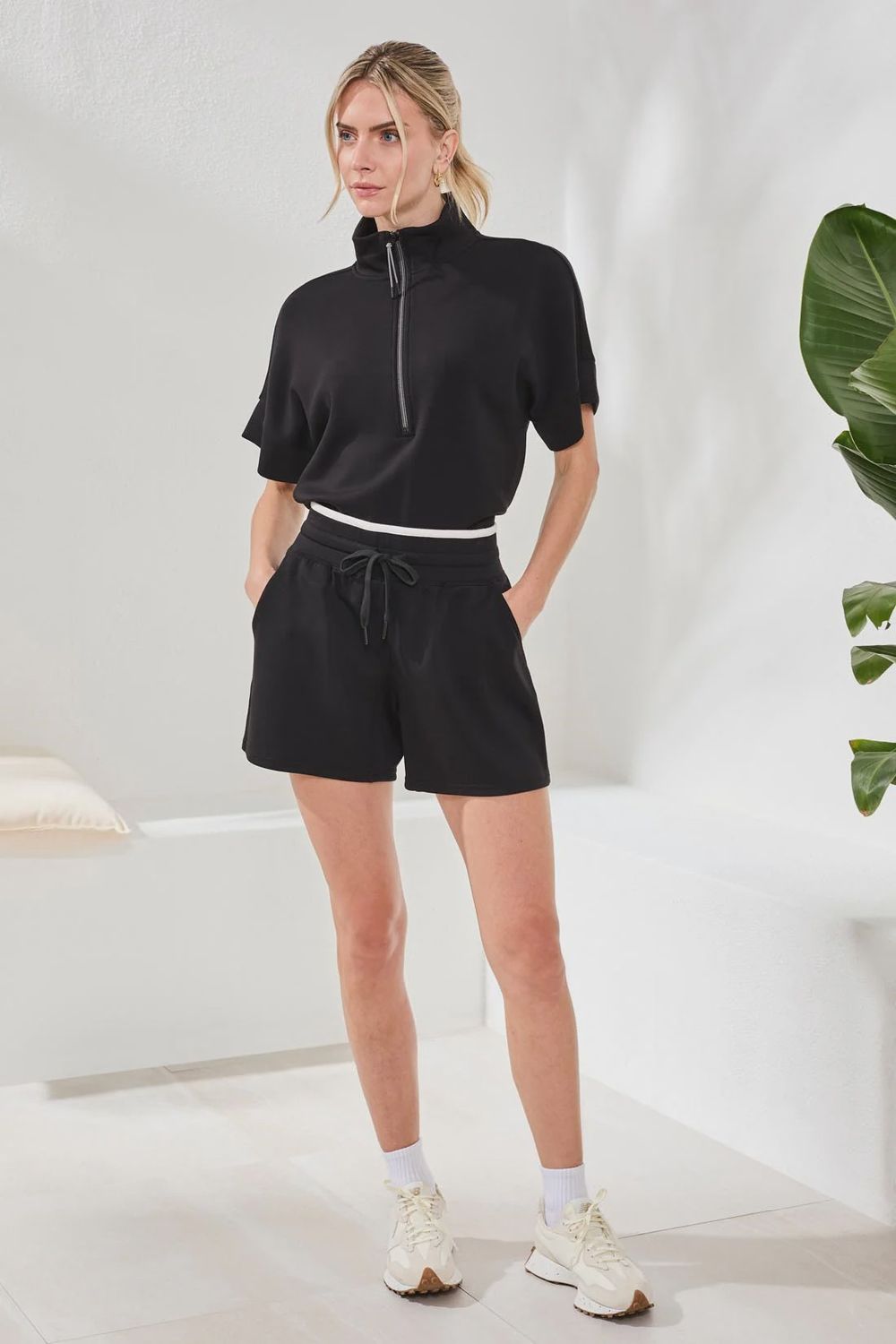 Short Techno Lux Pull on with Contrast trim