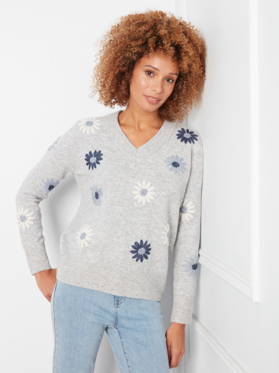 Sweater V-Neck Embroidered