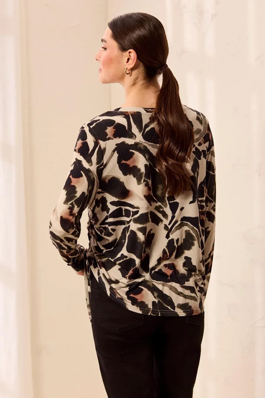 Top L/S Crew Neck with side Roushing