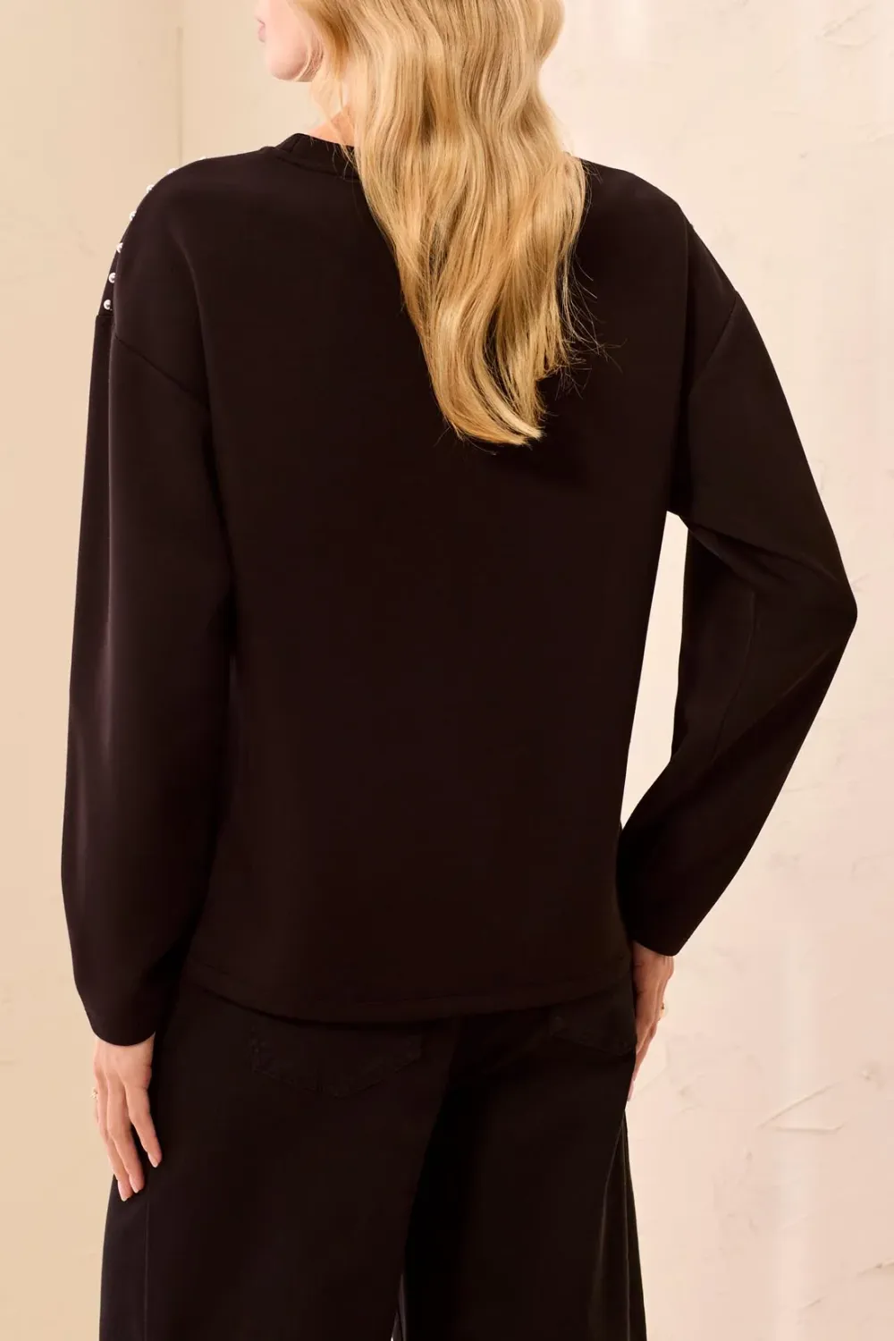 Top L/S crew neck with Studs
