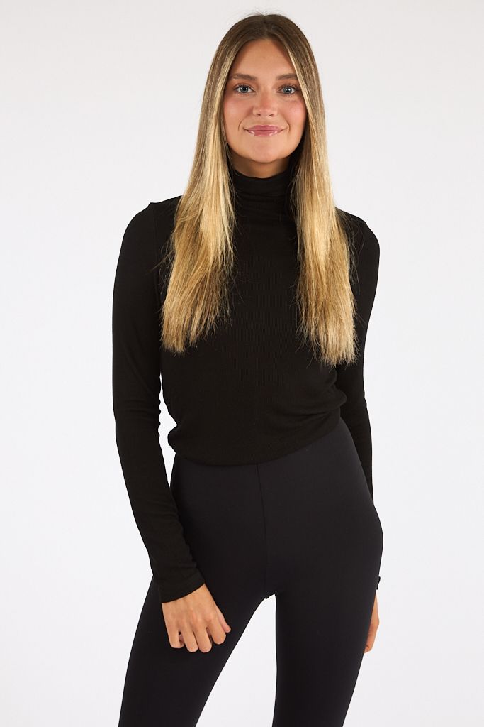 Tara Crop Turtleneck