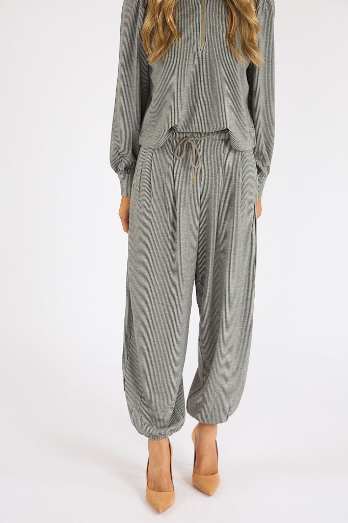 Charlotte Pants, Sundays