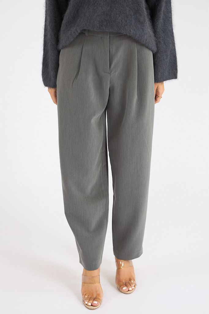 Cameron Pant, Rails