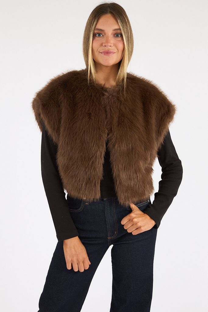 Kira Vest Brown, Misa