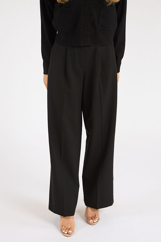 Amelie Pant, Sundays