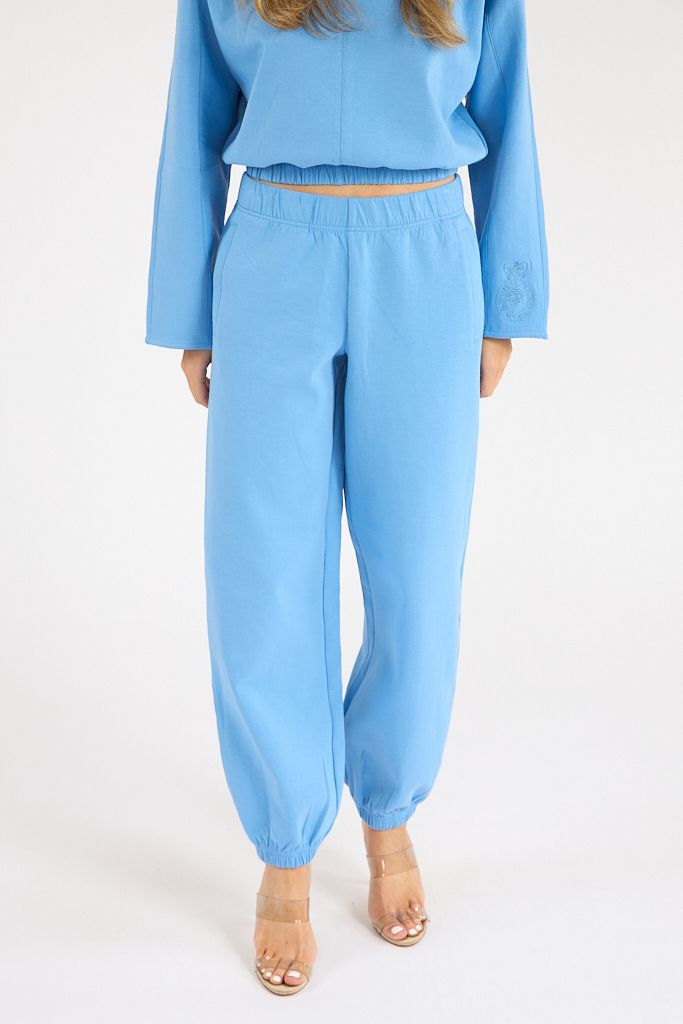 Vada Jogger, Sundays