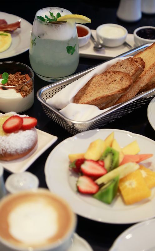 BREAKFAST AT MAXIMUS