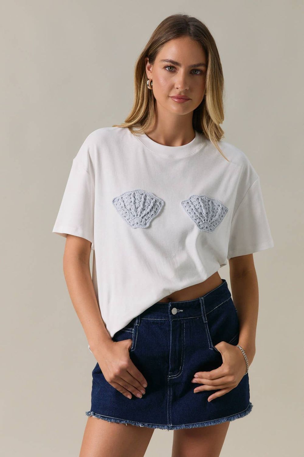 ROUND NECK HALF SLEEVE SHELL CROCHET PATCHED T-SHIRT, Color: White, Size: S
