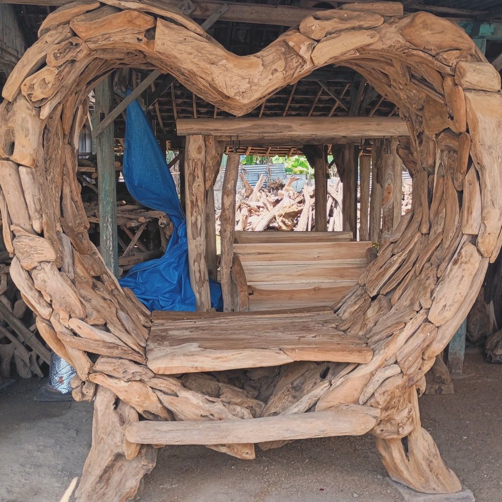 Teak comp. Heart bench
